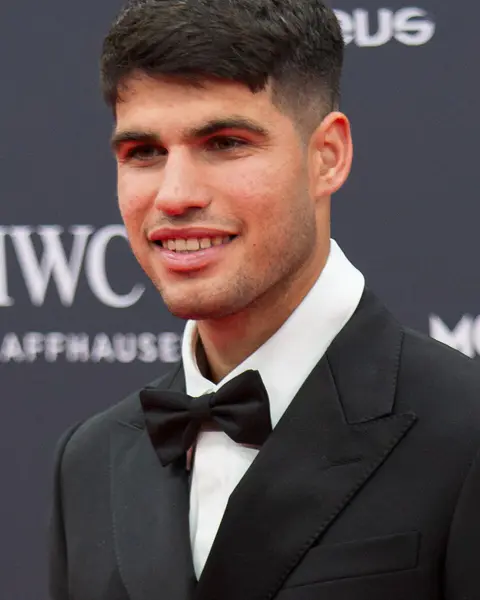 Carlos Alcaraz im Smoking bei den Laureus World Sports Awards 2024