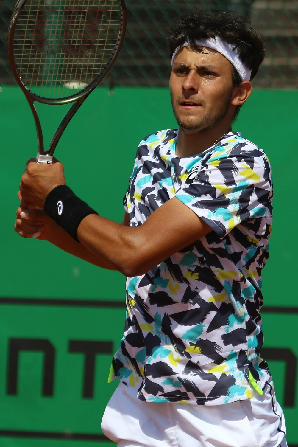 Emilio Nava con la racchetta in una foto del Challenger di Blois 2022